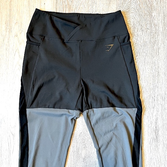 GYMSHARK โข Nikki Blackketter Cross-Waist Leggings โข Size Medium โข Black + Grey - Picture 7 of 15